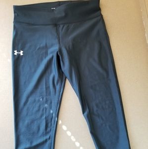 Under Armour crop compression heat gear